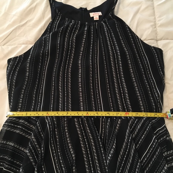 Large flowy Pixley dress. - Picture 3 of 8